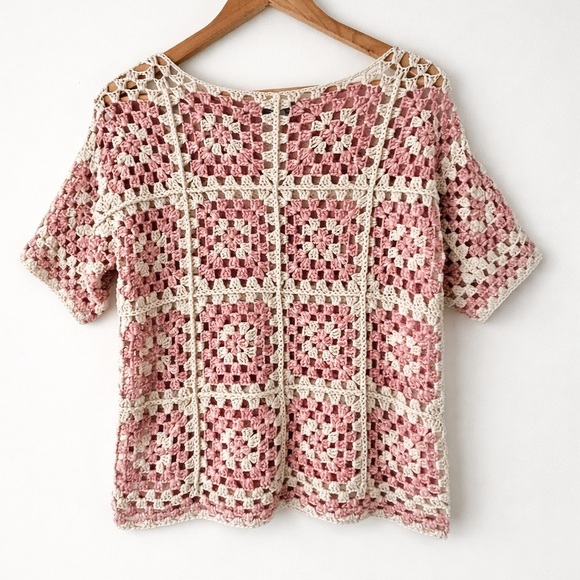 Davi & Dani Granny Square Crochet Sweater Pink and Cream Size Large Boho Shabby - Picture 3 of 10